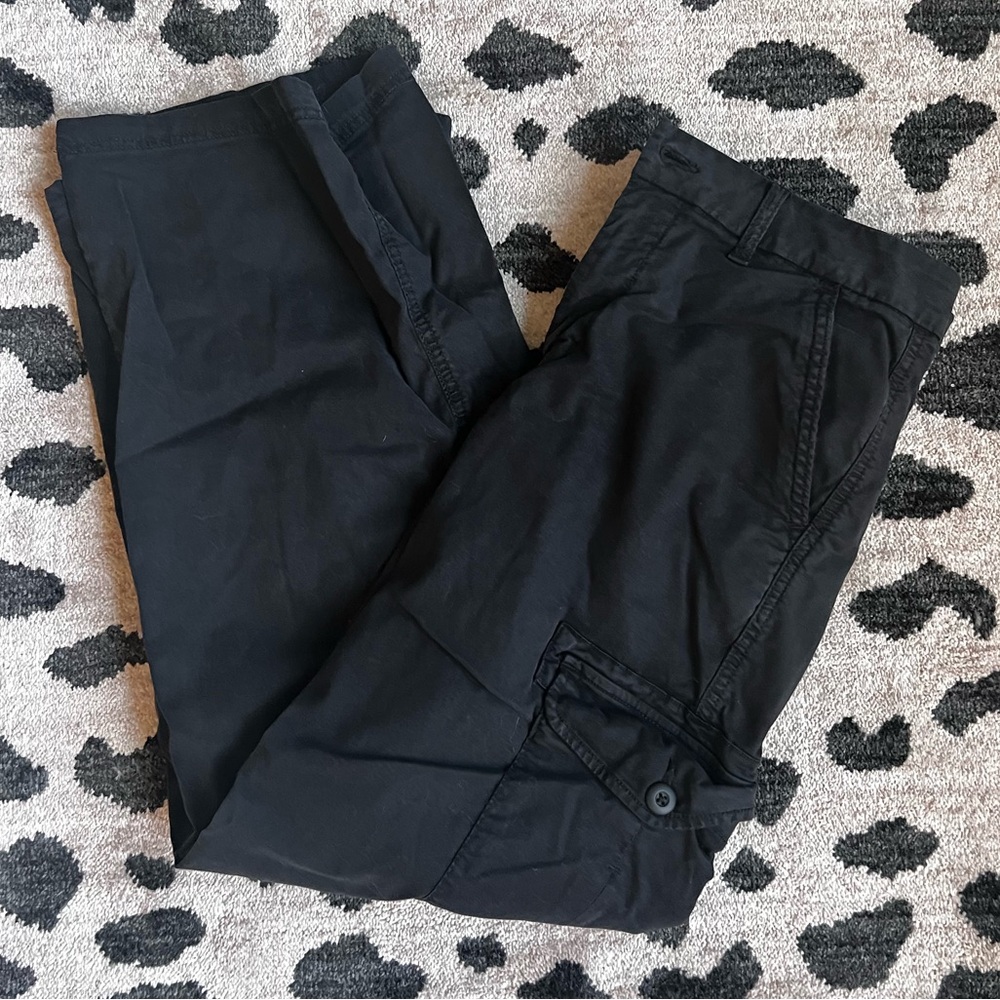 black American Eagle cargo pants with stretch waistband